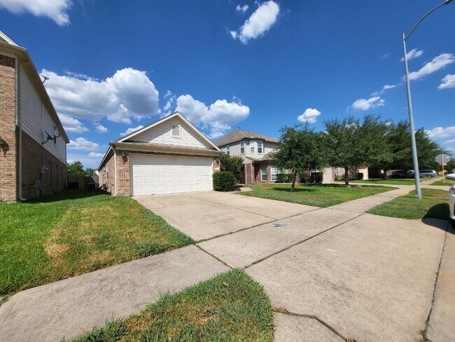 Building Photo - 14802 Fir Knoll Way