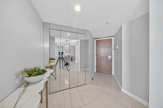 Building Photo - 20185 E Country Club Dr