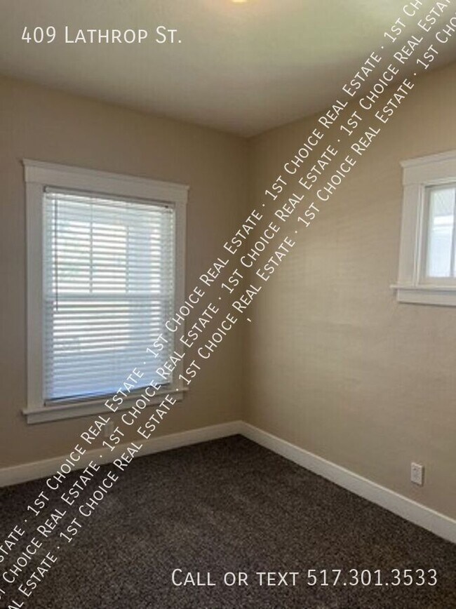 Building Photo - 409 Lathrop St