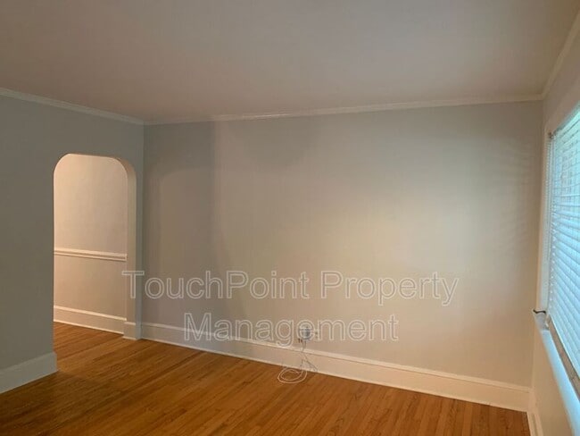 Building Photo - 2103 Queens Rd W