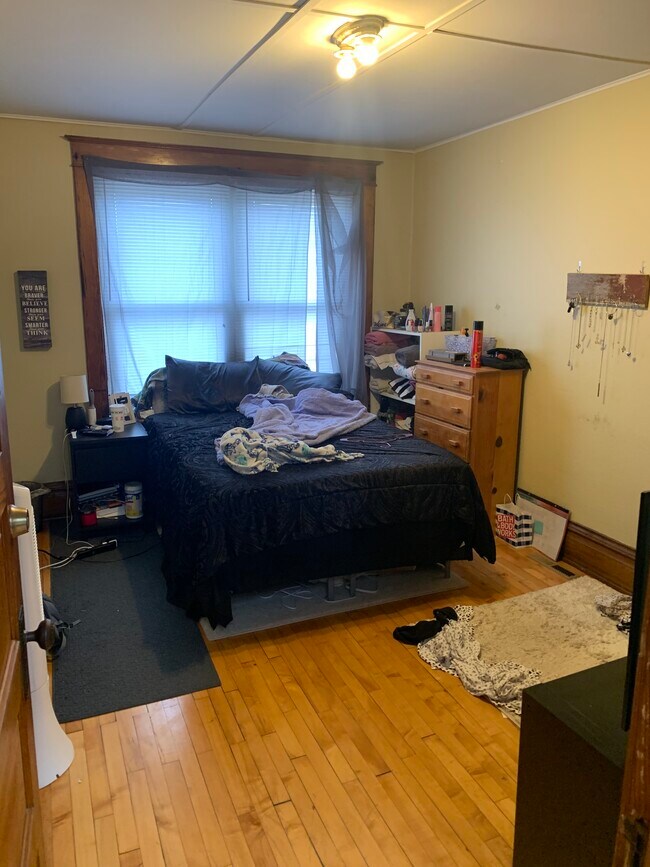 Building Photo - 409 E Cherry St