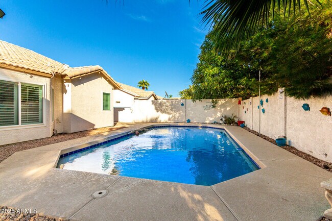 Building Photo - 1825 E Arabian Dr