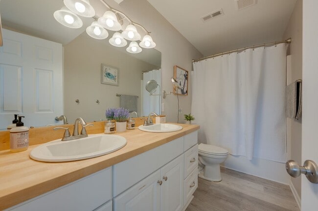 Building Photo - 600 W. Third Street