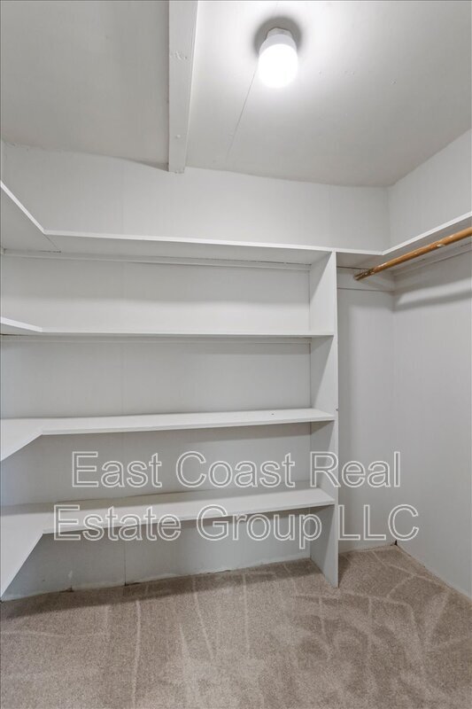 Building Photo - 805 S Potomac St