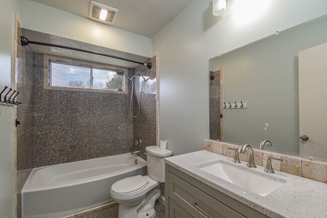 Building Photo - 16818 Parliament St