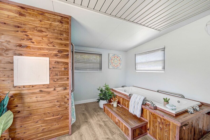 Building Photo - 1028 Coronado Dr