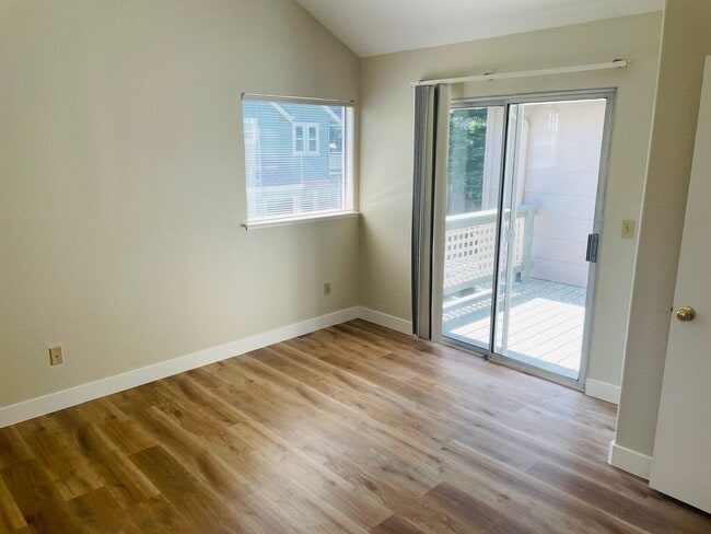 Building Photo - Wonderful 3 Bed 2.5 Bath Townhouse In Mountain View. Beautiful Vinyl Plank Flooring Installed Thr...
