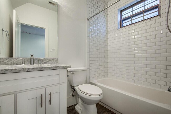 Building Photo - 1721 Thompson St