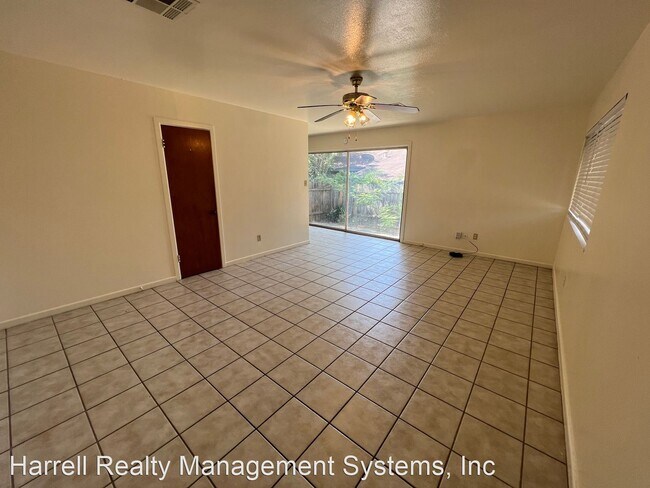 Building Photo - 3 br, 1.5 bath House - 1937 Hilltop Dr.