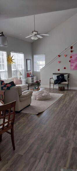 Building Photo - 710 E Boyd Dr