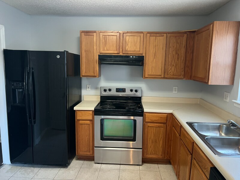 Building Photo - 6585 Carriage Ct