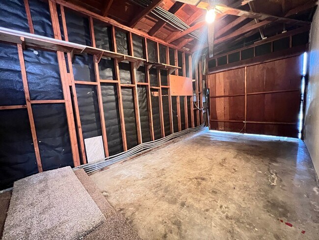 Building Photo - LEB