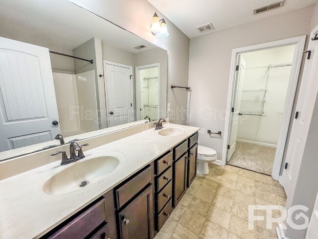 Building Photo - 200 Willow Pond Dr