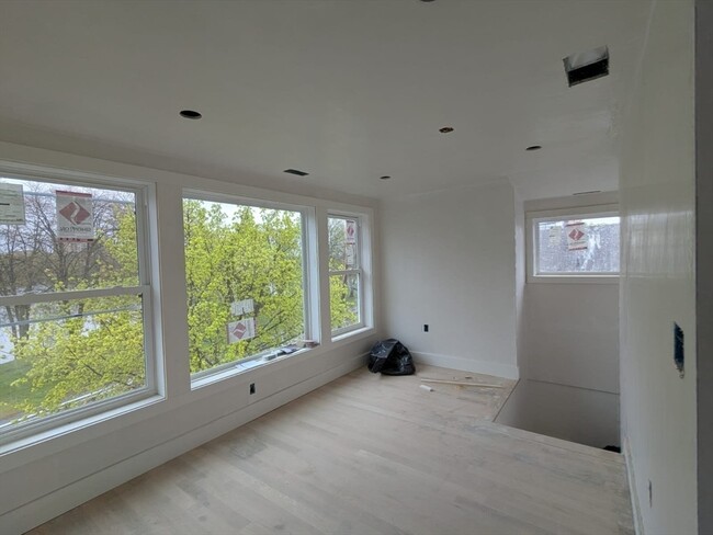 Building Photo - 105 Shore Dr