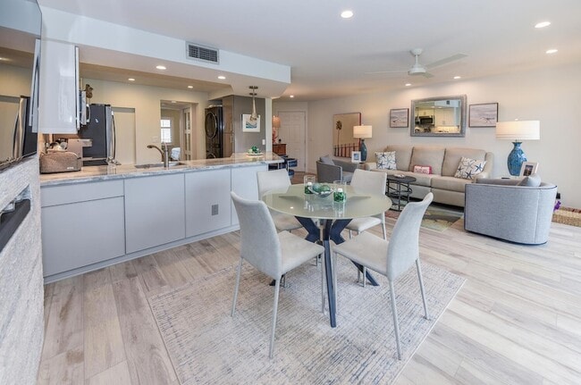 Building Photo - 1605 S US Hwy 1