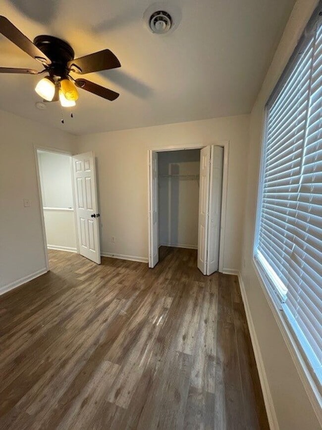 Building Photo - 32 Huntsfield Dr