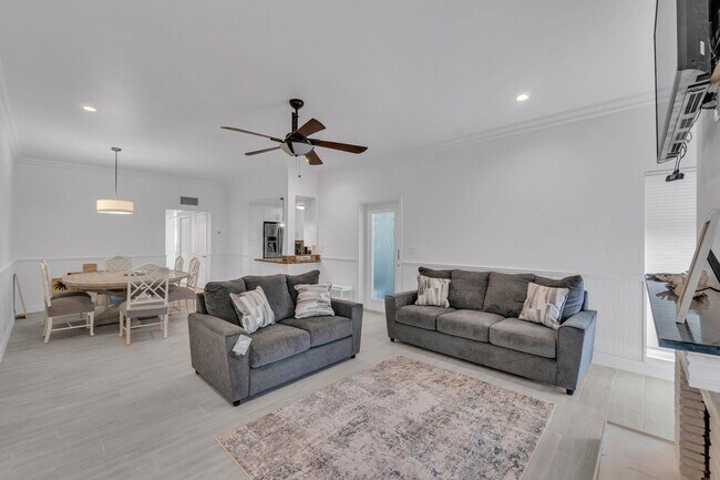 Building Photo - 530 NE 17th St