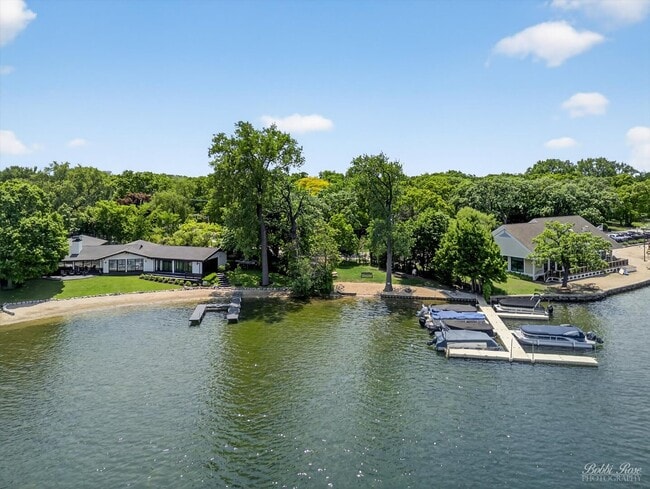 Building Photo - 2140 S Shore Dr
