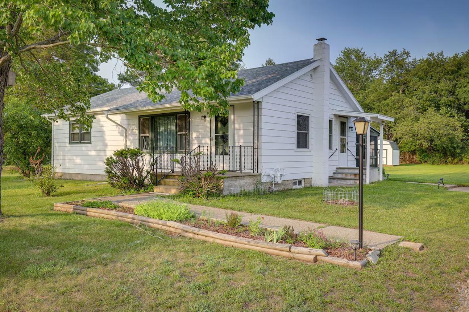 Building Photo - 2 Deo St