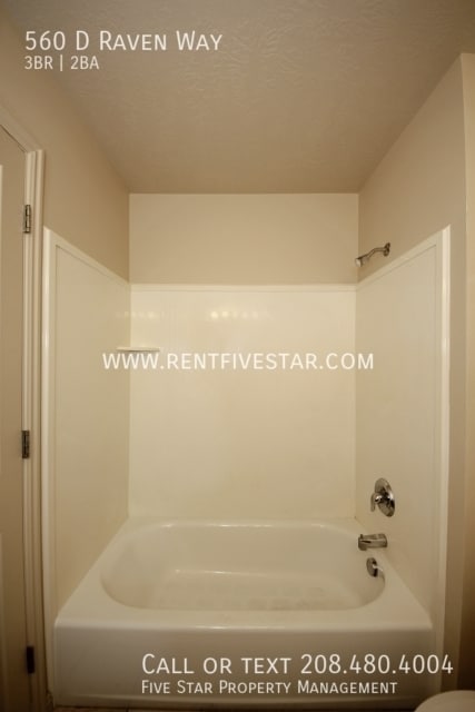Building Photo - 560 Raven Way