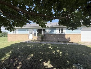 Building Photo - 90 Boyer Rd