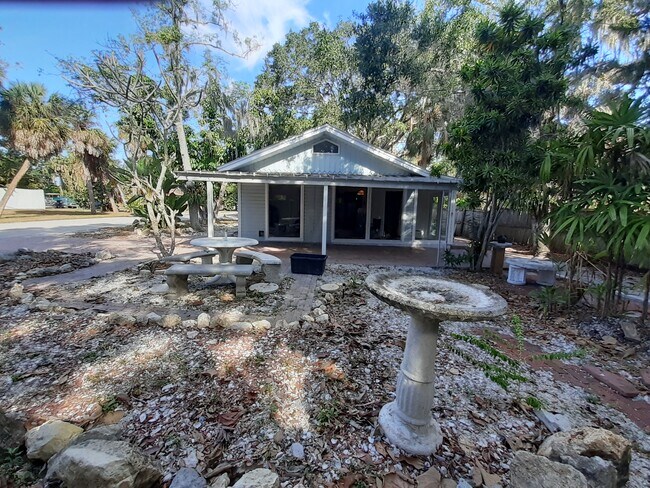 Building Photo - 1300 40th St