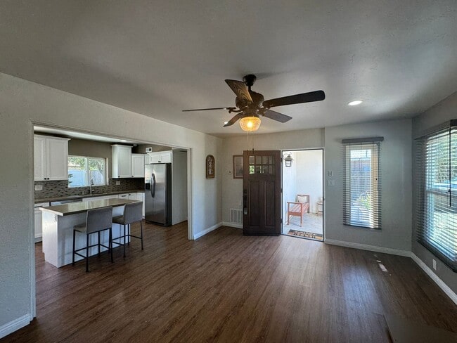 Building Photo - 3BR/2BA HOME available NOW in FLETCHER PAR...