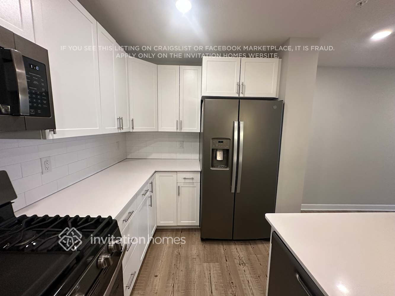 Building Photo - 10904 Everest Pl N