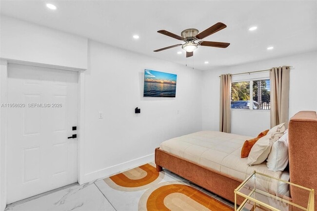 Building Photo - 560 Perviz Ave