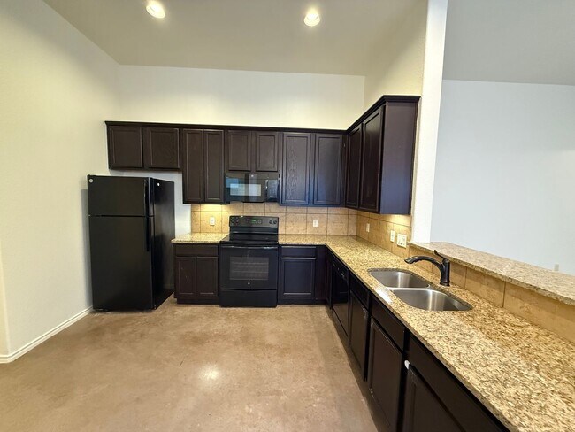 Building Photo - Modern 3bd 2ba Duplex in Prime Location