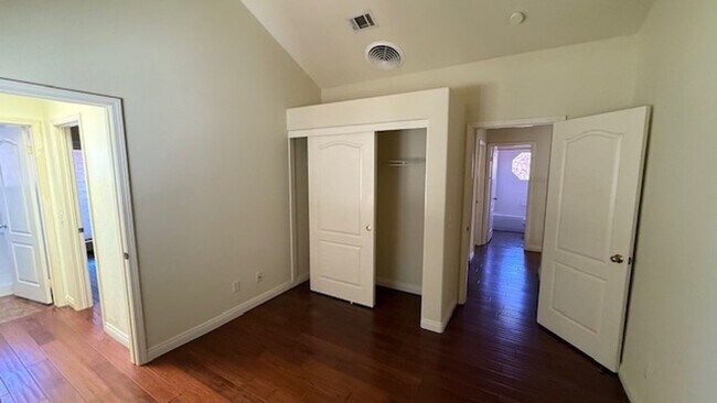 Building Photo - $500 OFF FIRST MONTH! Stunning 4 Bed 4 Bat...