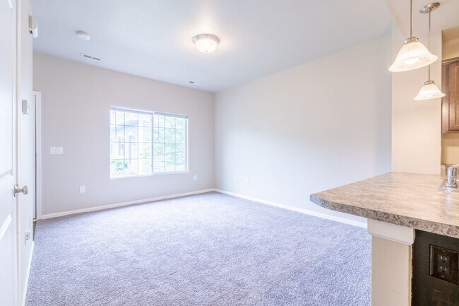Building Photo - Fantastic Johnston Townhome Rental!