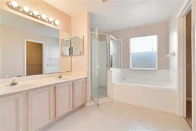 Building Photo - Nice 4/2.5 Home in East Orlando with 2-Car Garage