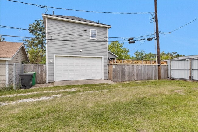 Building Photo - 304 Vincent St