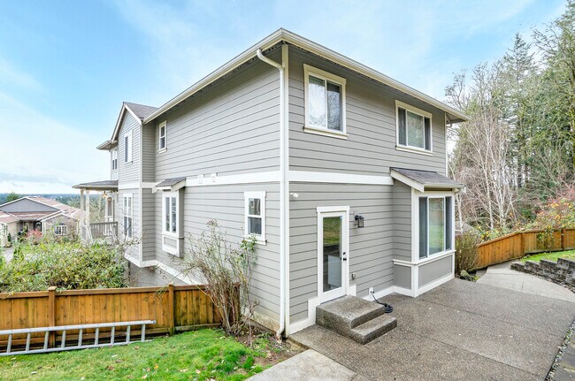 Building Photo - 1749 Skyline Ridge Ln SW