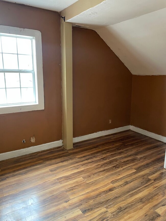 Building Photo - Knoxville 37915 - 3 bedroom, 2 bath home -...