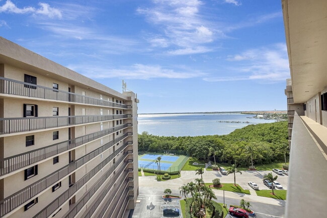 Building Photo - 801 S Ocean Dr