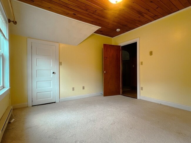 Building Photo - 12 Pinehill St