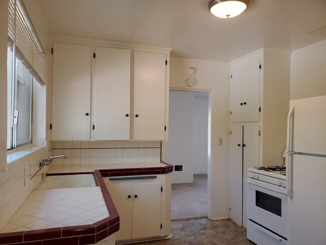 Building Photo - Room for rent with a charming Normal Heights house with garage and large yard.