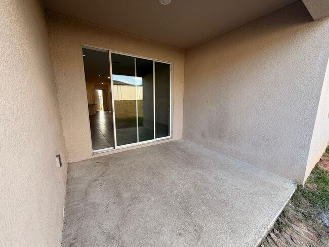 Building Photo - Rare find In-Law suite Home! Single family house with Separate entry and kitchen, laundry set!