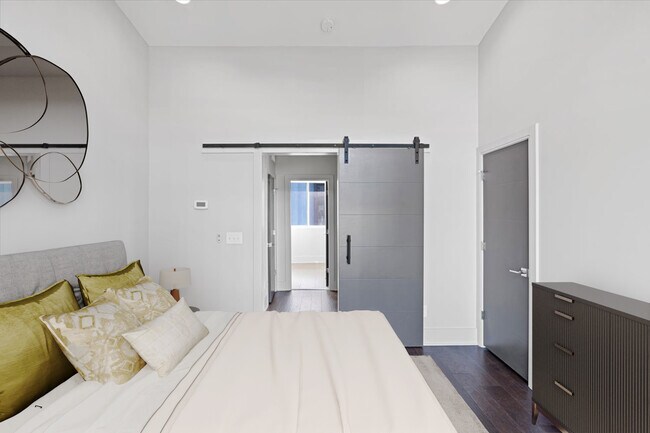 Building Photo - 250 Domain Way