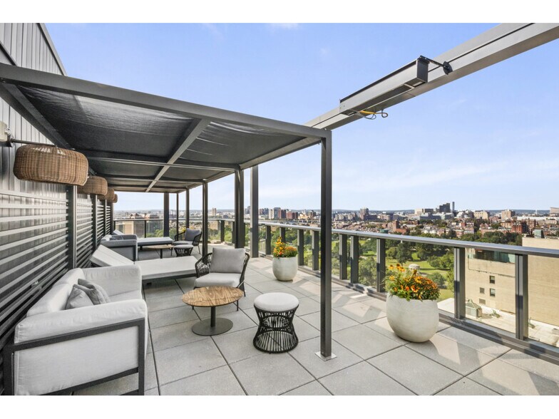 Building Photo - 55 Lagrange St