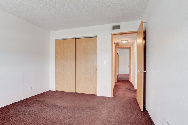 Building Photo - 2975 Juniper Hills Blvd