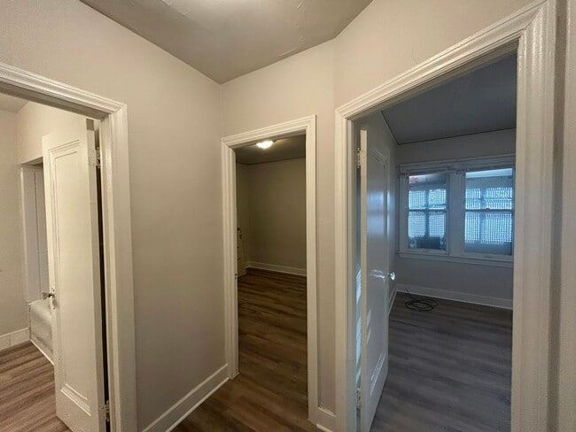 Building Photo - 4401 Buckingham