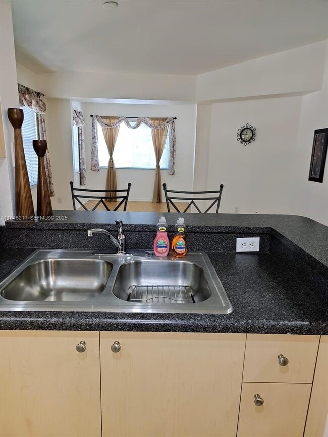 Building Photo - 2586 Centergate Dr