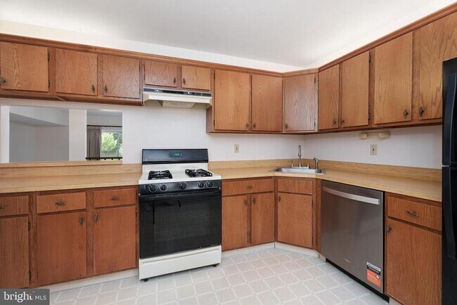 Building Photo - 11 Abelia Ct