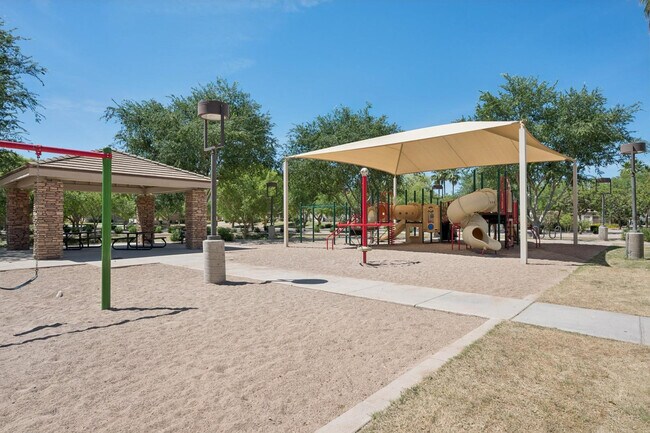 Building Photo - 1319 S Sabino Dr