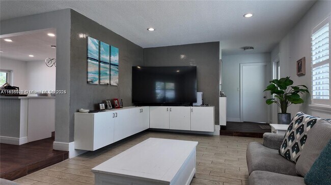 Building Photo - 4081 Lake Dr