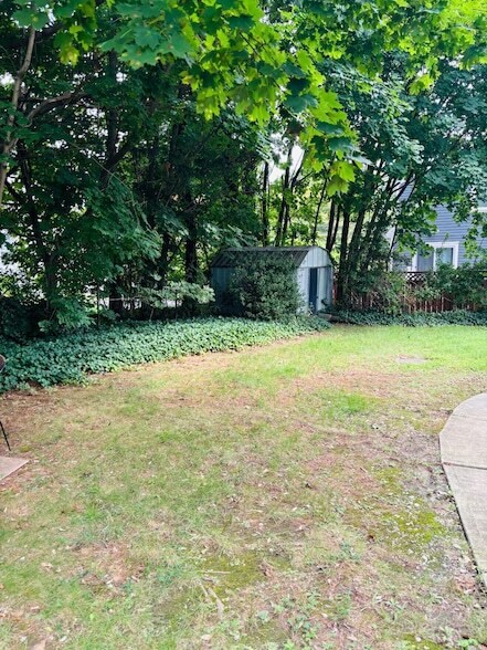 Building Photo - 145 Carpenter Ave