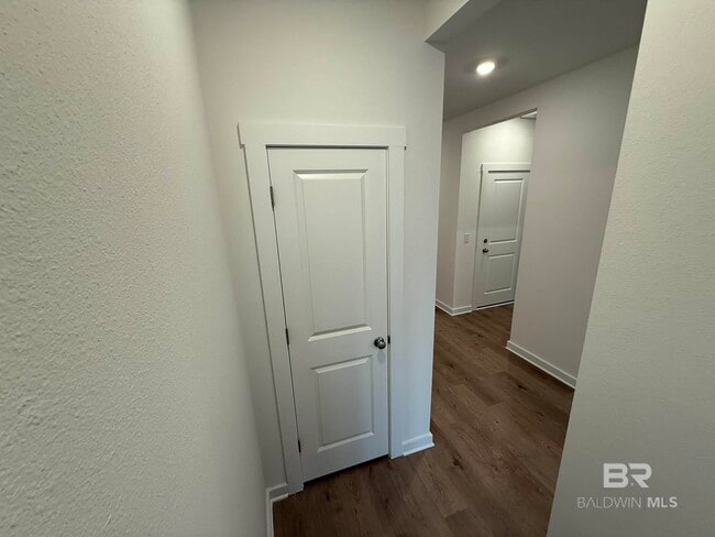 Building Photo - 19293 Maple Crest Loop